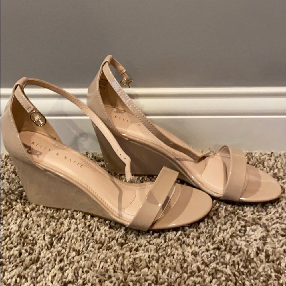 Nude colored espedrillas